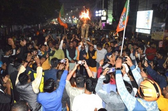 Nation’s Biggest ever IT Raid : BJP burnt Cong MP Dhiraj Prasad Sahu’s effigy, says, ‘Congress means Black Money’ Nation’s Biggest ever IT Raid : BJP burnt Cong MP Dhiraj Prasad Sahu’s effigy, says, ‘Congress means Black Money’